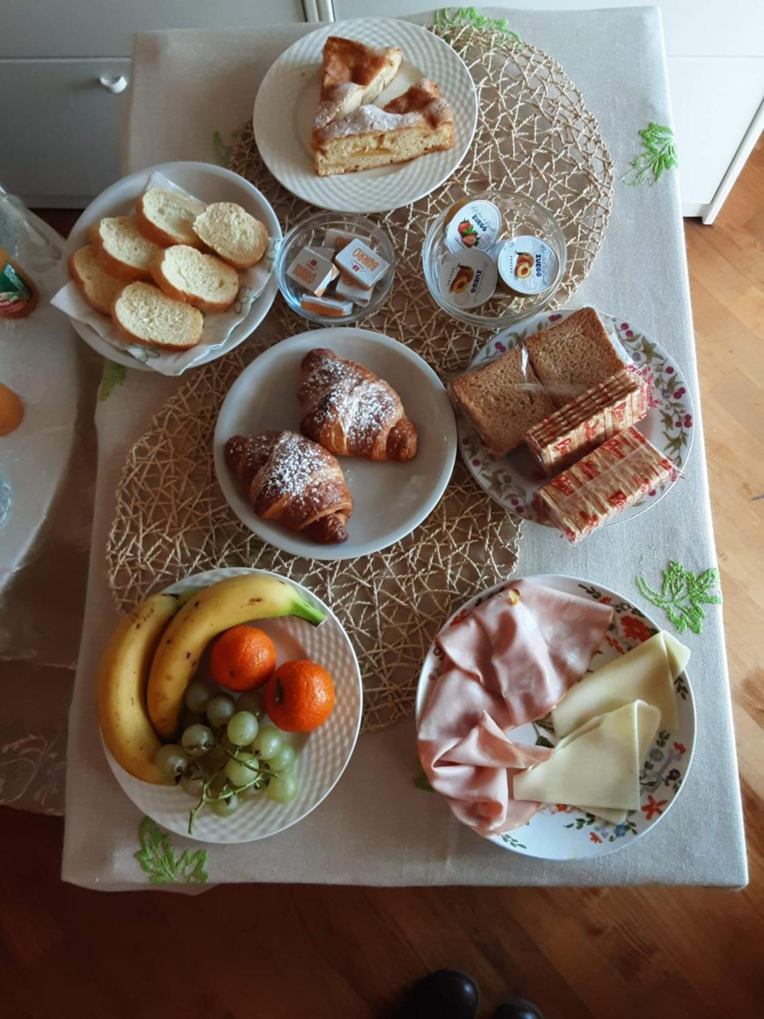 Tosca House 2 Bed and Breakfast Varenna Buitenkant foto