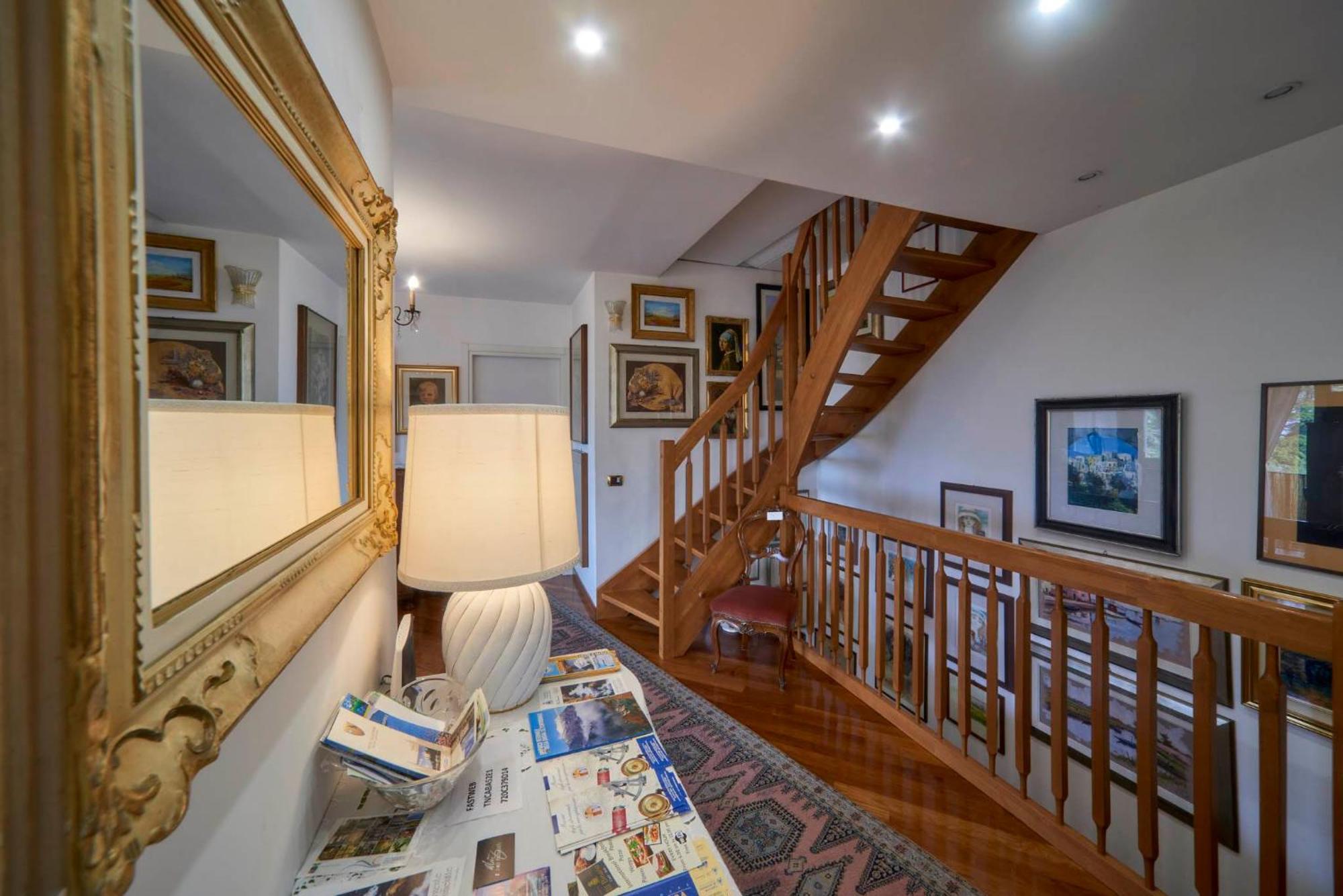 Tosca House 2 Bed and Breakfast Varenna Buitenkant foto