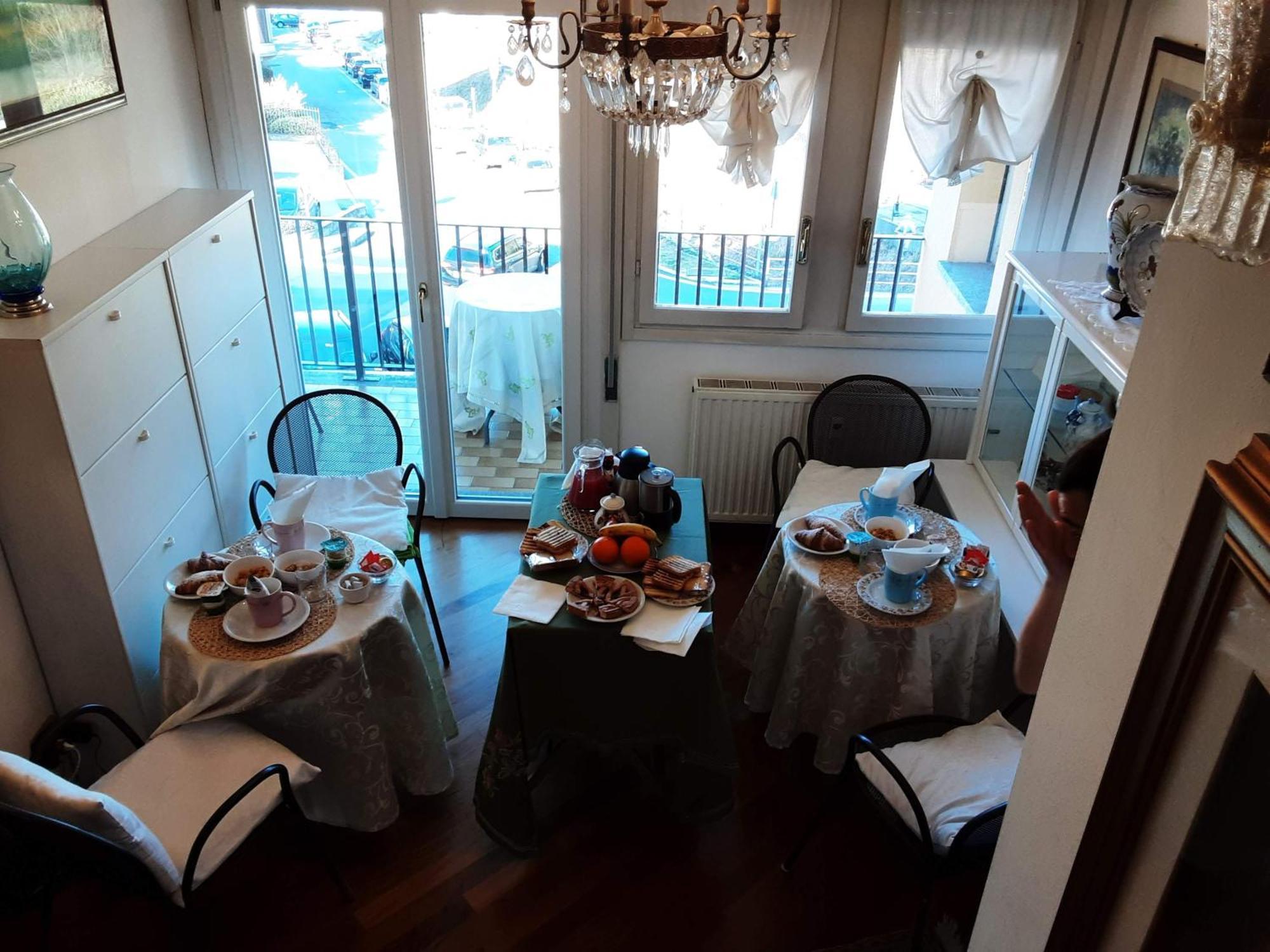 Tosca House 2 Bed and Breakfast Varenna Buitenkant foto
