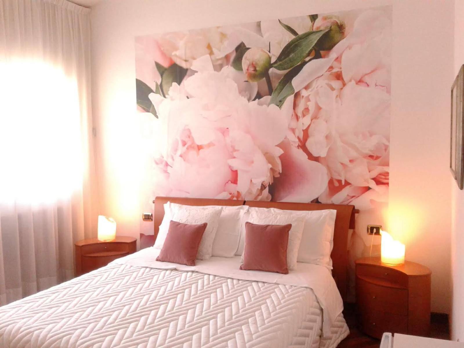 Tosca House 2 Bed and Breakfast Varenna Buitenkant foto