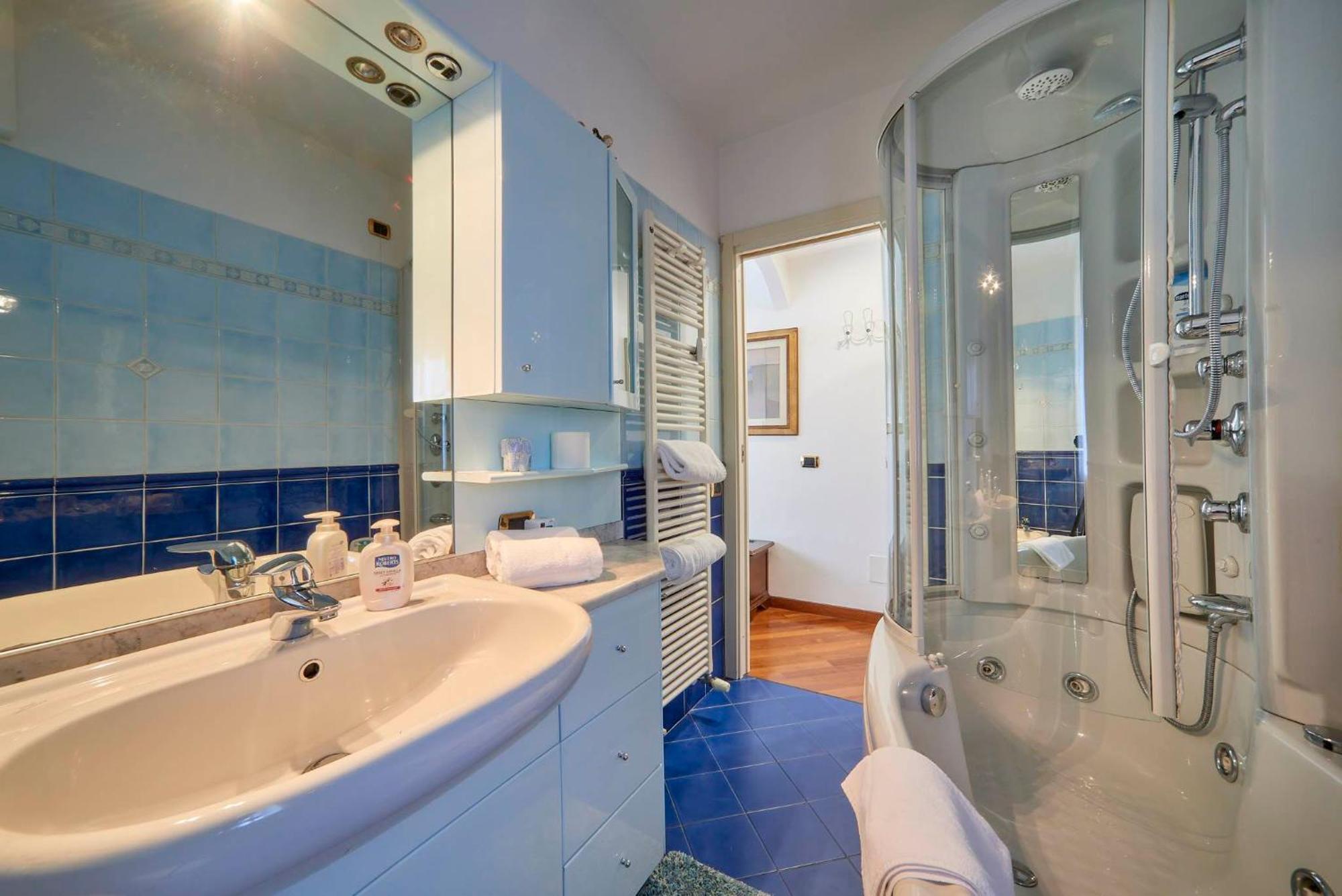 Tosca House 2 Bed and Breakfast Varenna Buitenkant foto