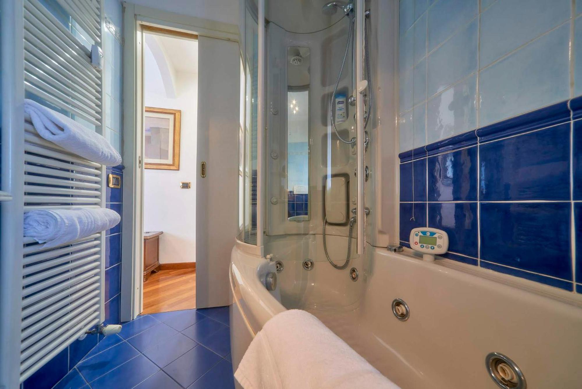 Tosca House 2 Bed and Breakfast Varenna Buitenkant foto