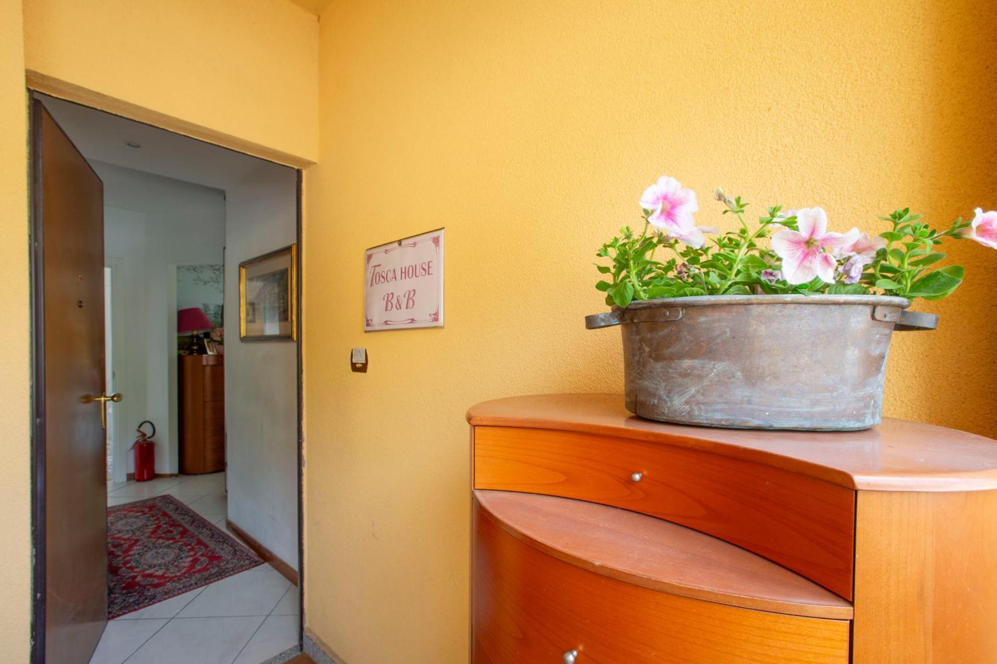 Tosca House 2 Bed and Breakfast Varenna Buitenkant foto