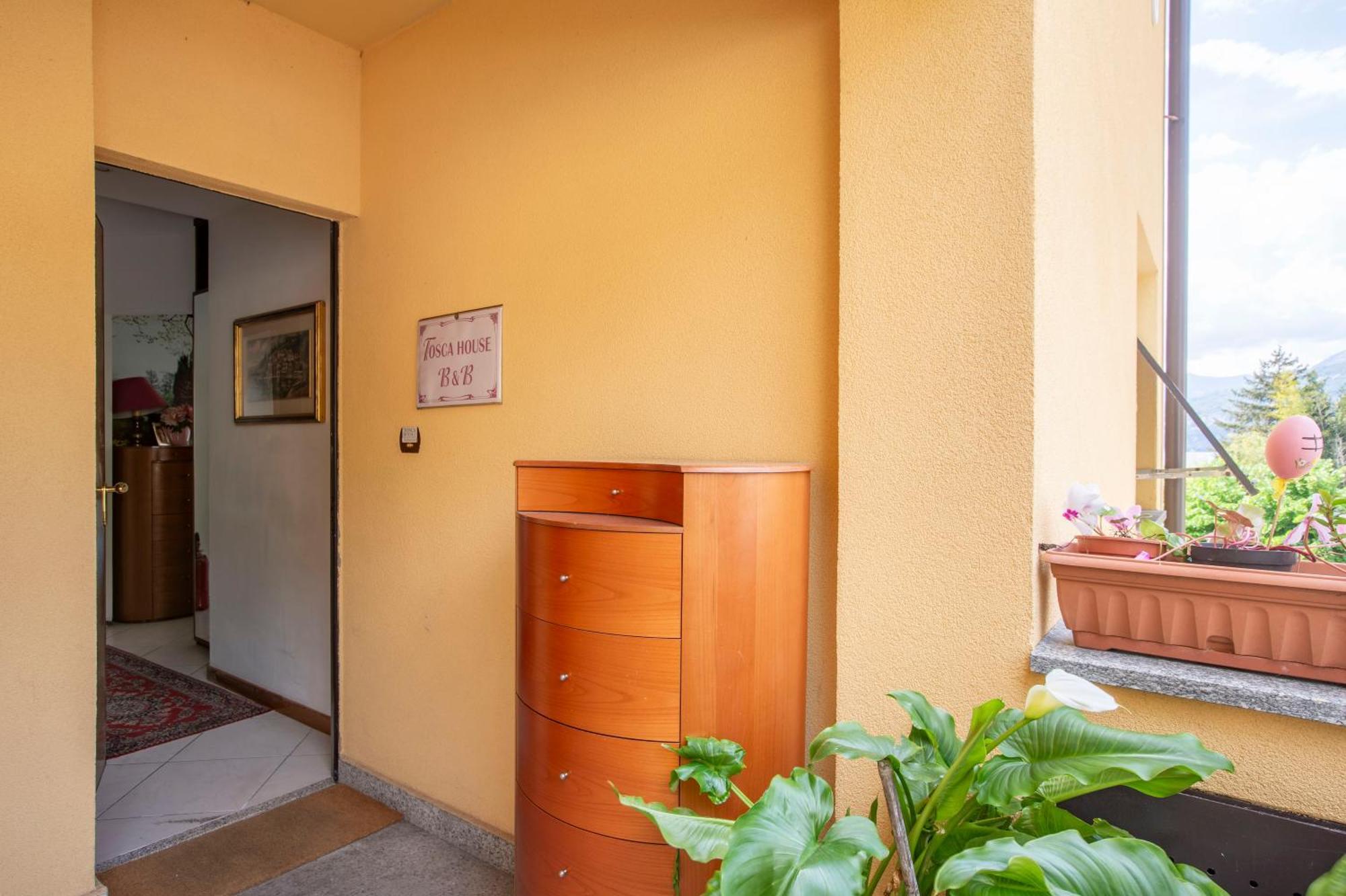 Tosca House 2 Bed and Breakfast Varenna Buitenkant foto