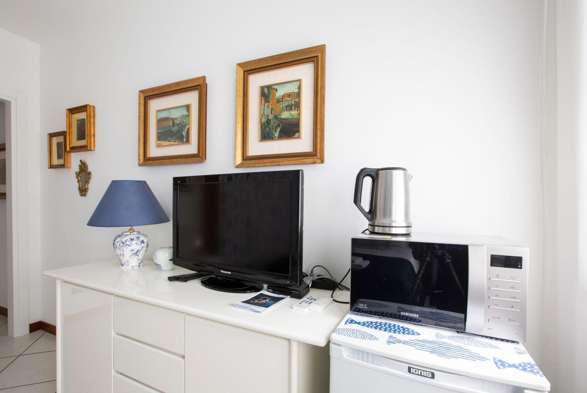 Tosca House 2 Bed and Breakfast Varenna Buitenkant foto