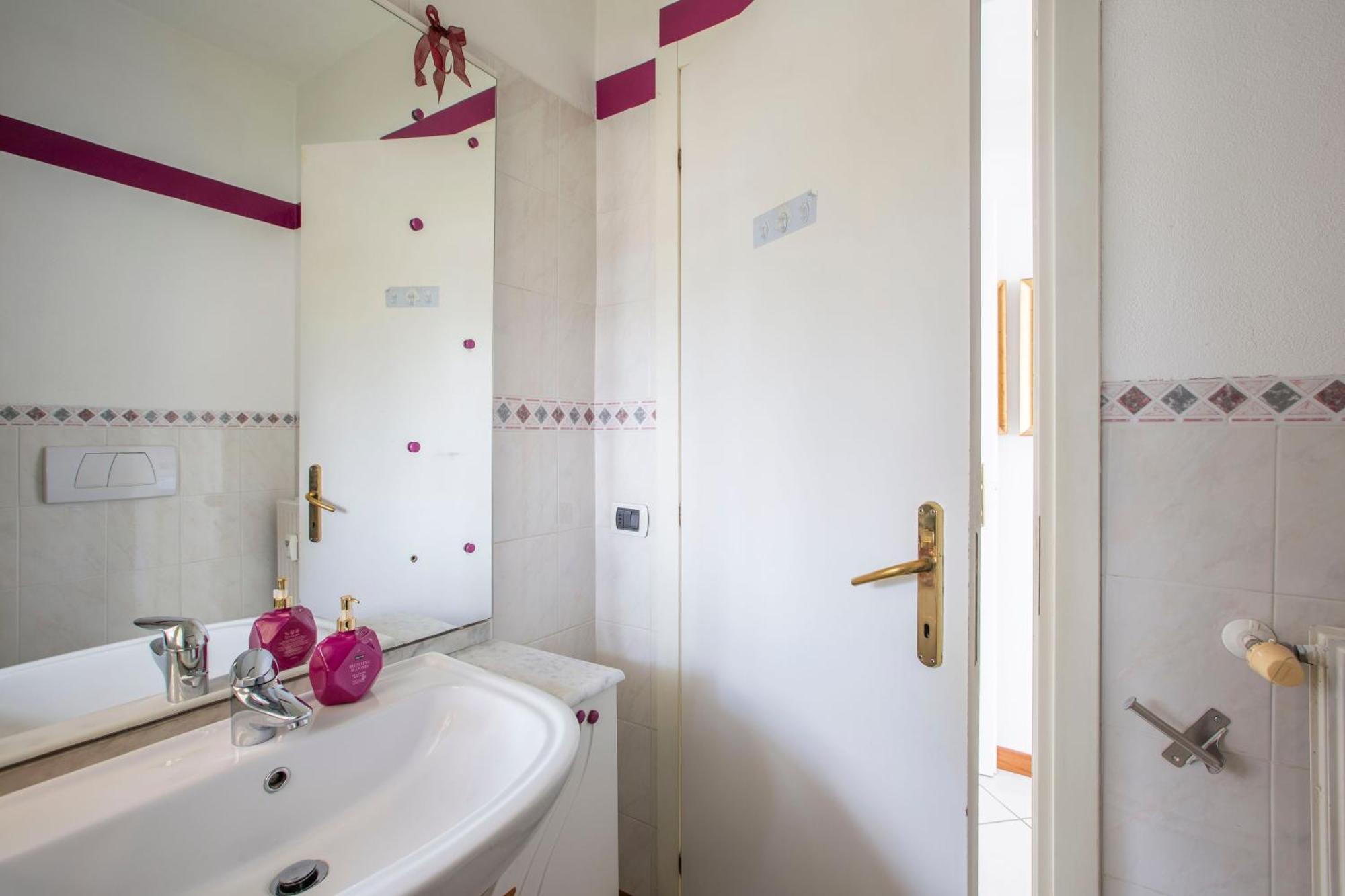 Tosca House 2 Bed and Breakfast Varenna Buitenkant foto
